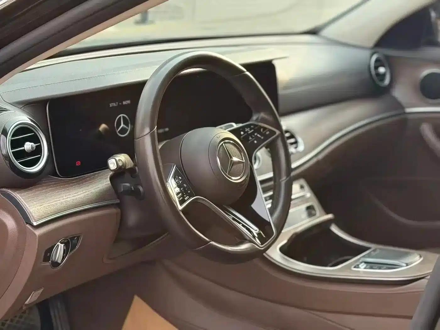 Mercedes-Benz E-Class PHEV 2023 E 350 e L Plug-in Hybrid Sports Sedan — миниатюра 5