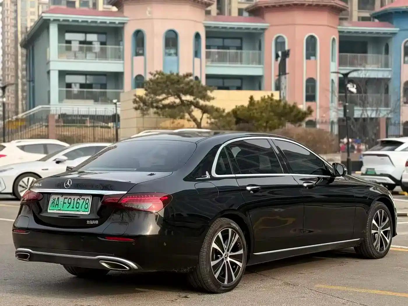 Mercedes-Benz E-Class PHEV 2023 E 350 e L Plug-in Hybrid Sports Sedan — миниатюра 10