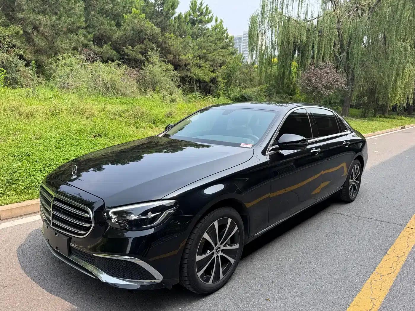 Mercedes-Benz E-Class PHEV 2023 E 350 e L Plug-in Hybrid Sedan — миниатюра 1
