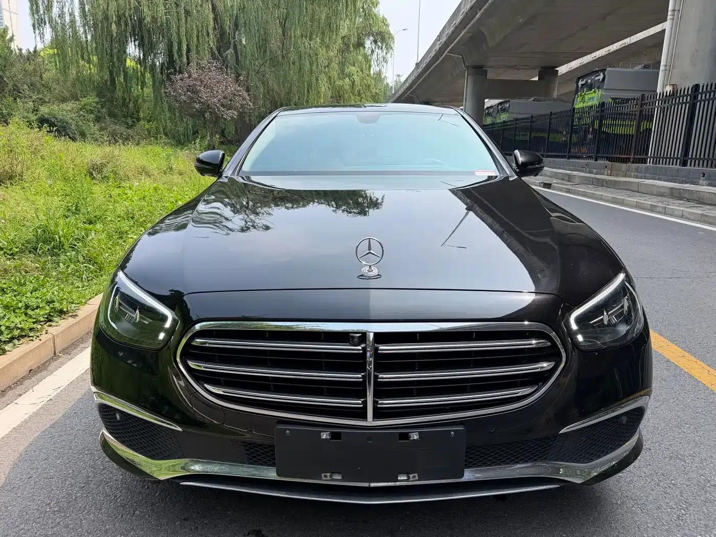 Mercedes-Benz E-Class PHEV 2023 E 350 e L Plug-in Hybrid Sedan — миниатюра 2