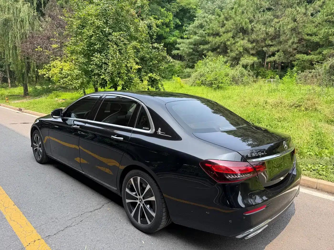 Mercedes-Benz E-Class PHEV 2023 E 350 e L Plug-in Hybrid Sedan — миниатюра 11