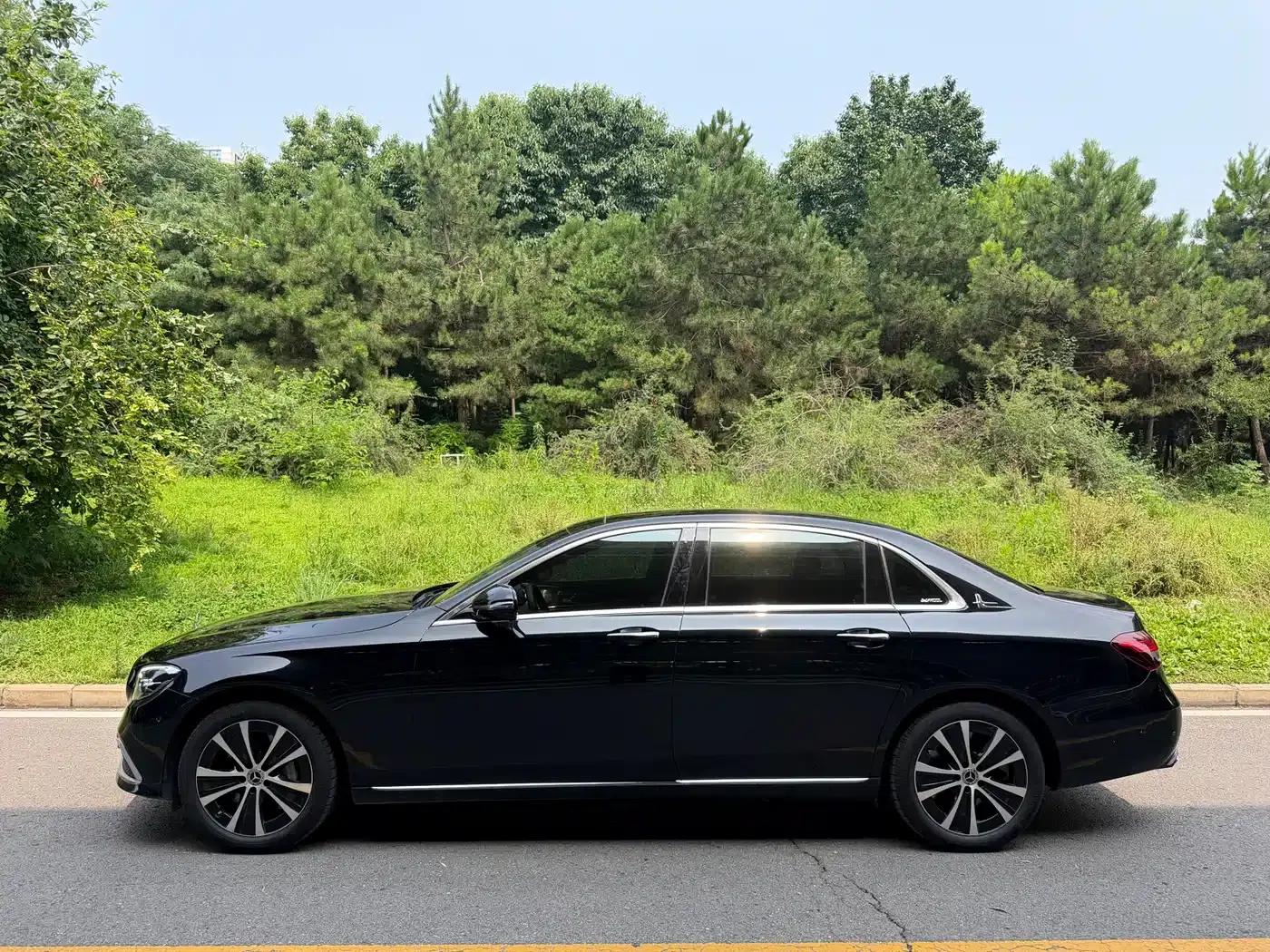 Mercedes-Benz E-Class PHEV 2023 E 350 e L Plug-in Hybrid Sedan — миниатюра 3