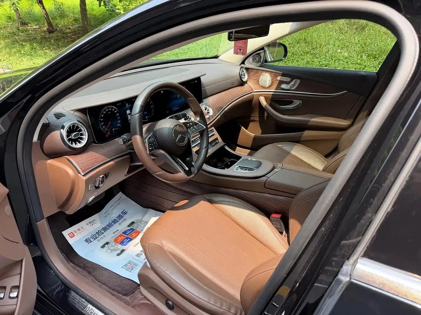 Mercedes-Benz E-Class PHEV 2023 E 350 e L Plug-in Hybrid Sedan — миниатюра 4