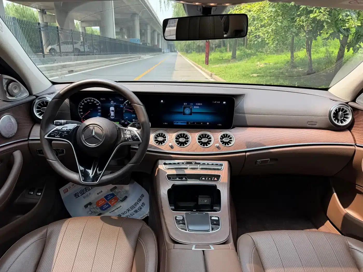 Mercedes-Benz E-Class PHEV 2023 E 350 e L Plug-in Hybrid Sedan — миниатюра 5