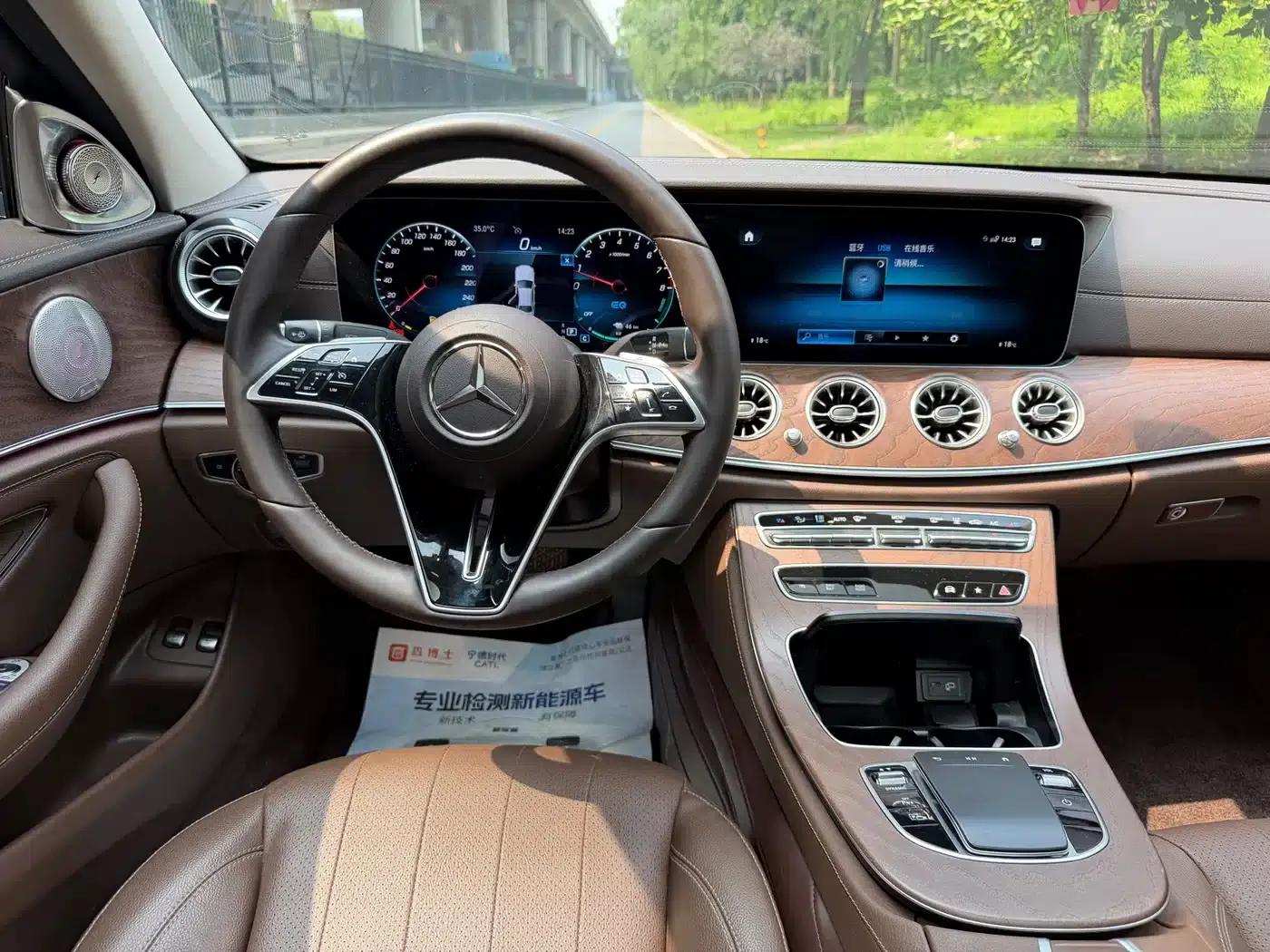 Mercedes-Benz E-Class PHEV 2023 E 350 e L Plug-in Hybrid Sedan — миниатюра 7