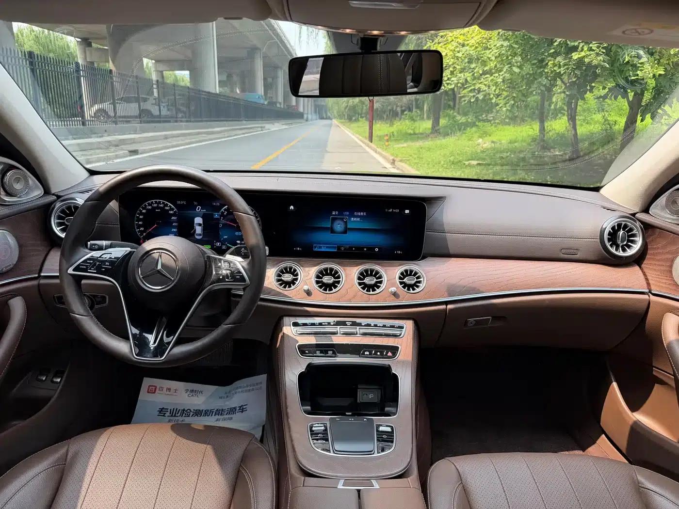 Mercedes-Benz E-Class PHEV 2023 E 350 e L Plug-in Hybrid Sedan — миниатюра 8