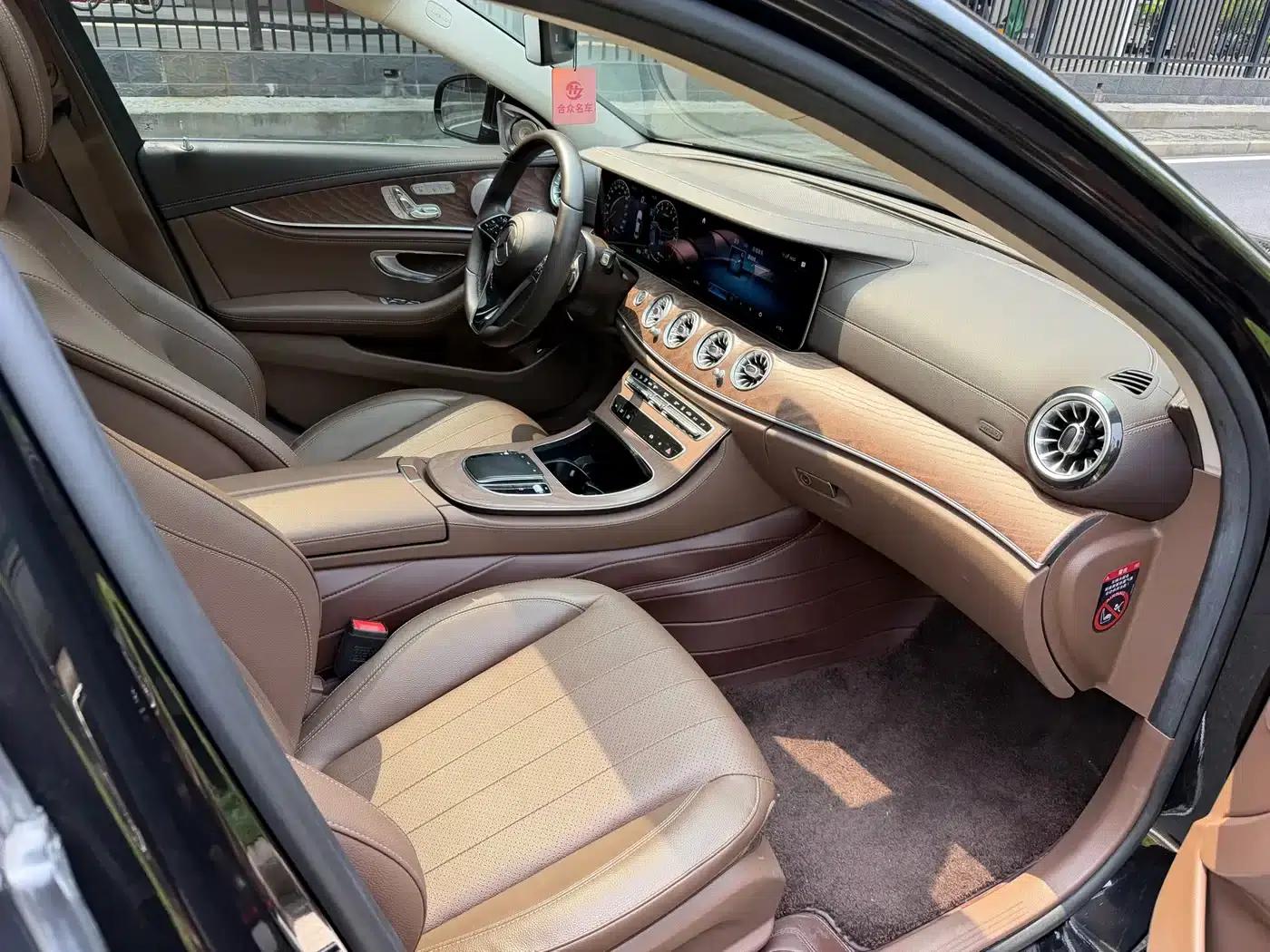 Mercedes-Benz E-Class PHEV 2023 E 350 e L Plug-in Hybrid Sedan — миниатюра 9