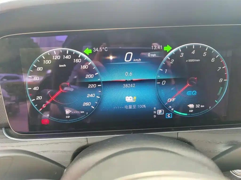 Mercedes-Benz E-Class PHEV 2022 Facelift E 350 e L Plug-in Hybrid Sports Sedan — миниатюра 13
