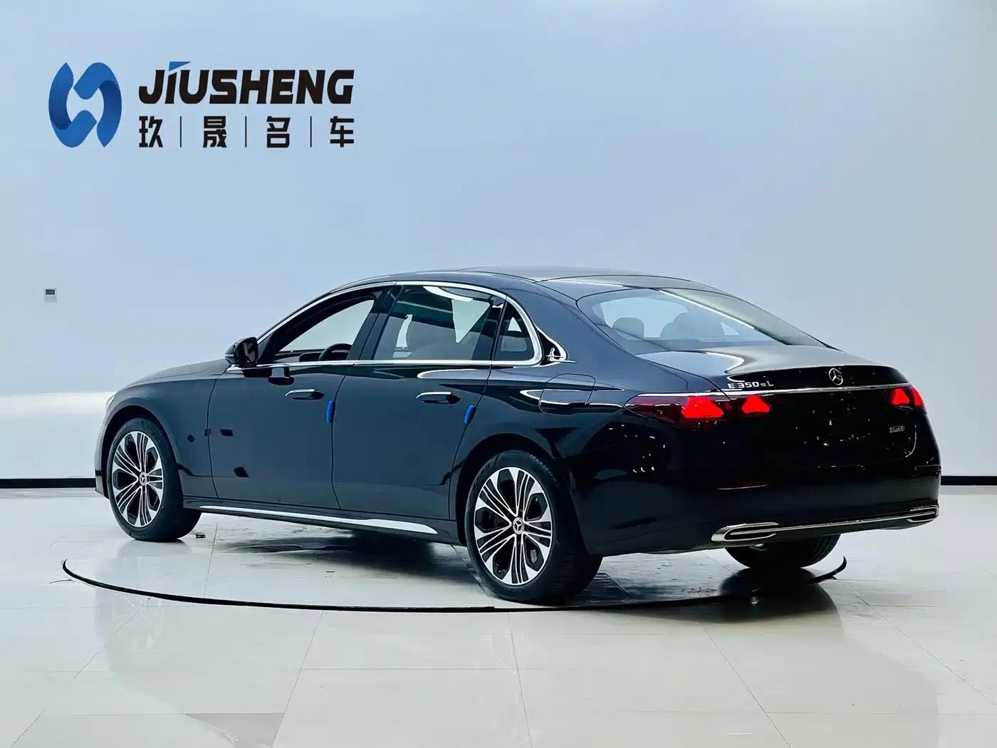 Mercedes-Benz E-Class PHEV 2024 E 350 e L Plug-in Hybrid Sedan — миниатюра 4