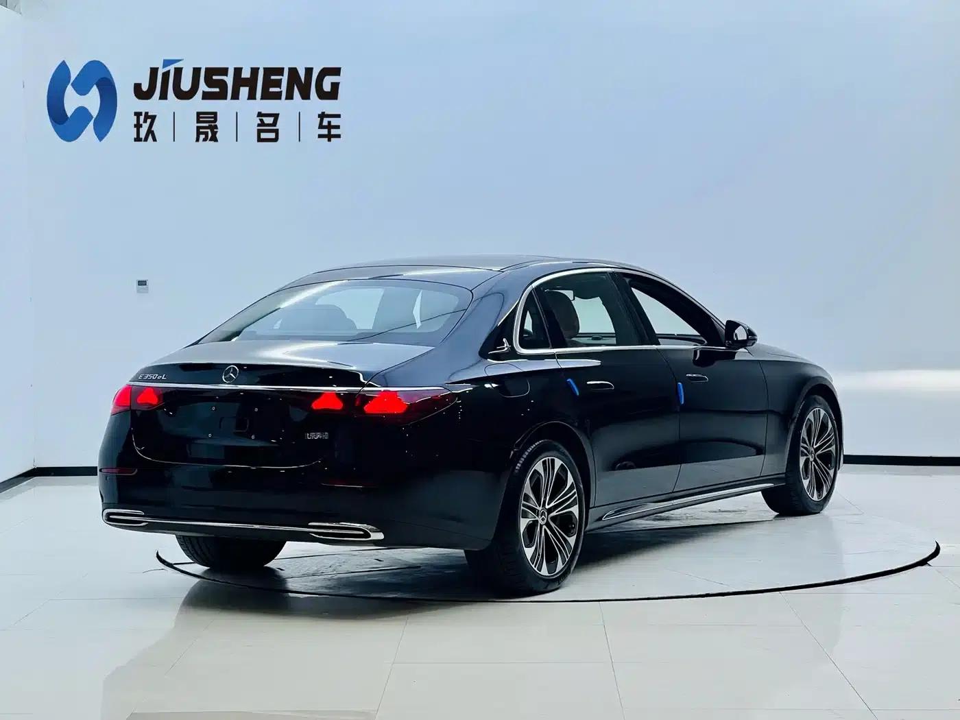 Mercedes-Benz E-Class PHEV 2024 E 350 e L Plug-in Hybrid Sedan — миниатюра 6