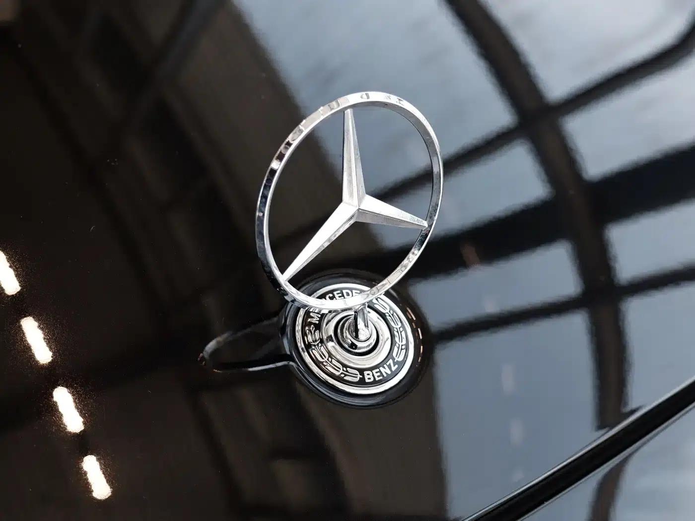 Mercedes-Benz E-Class PHEV 2024 E 350 e L Plug-in Hybrid Sedan — миниатюра 5