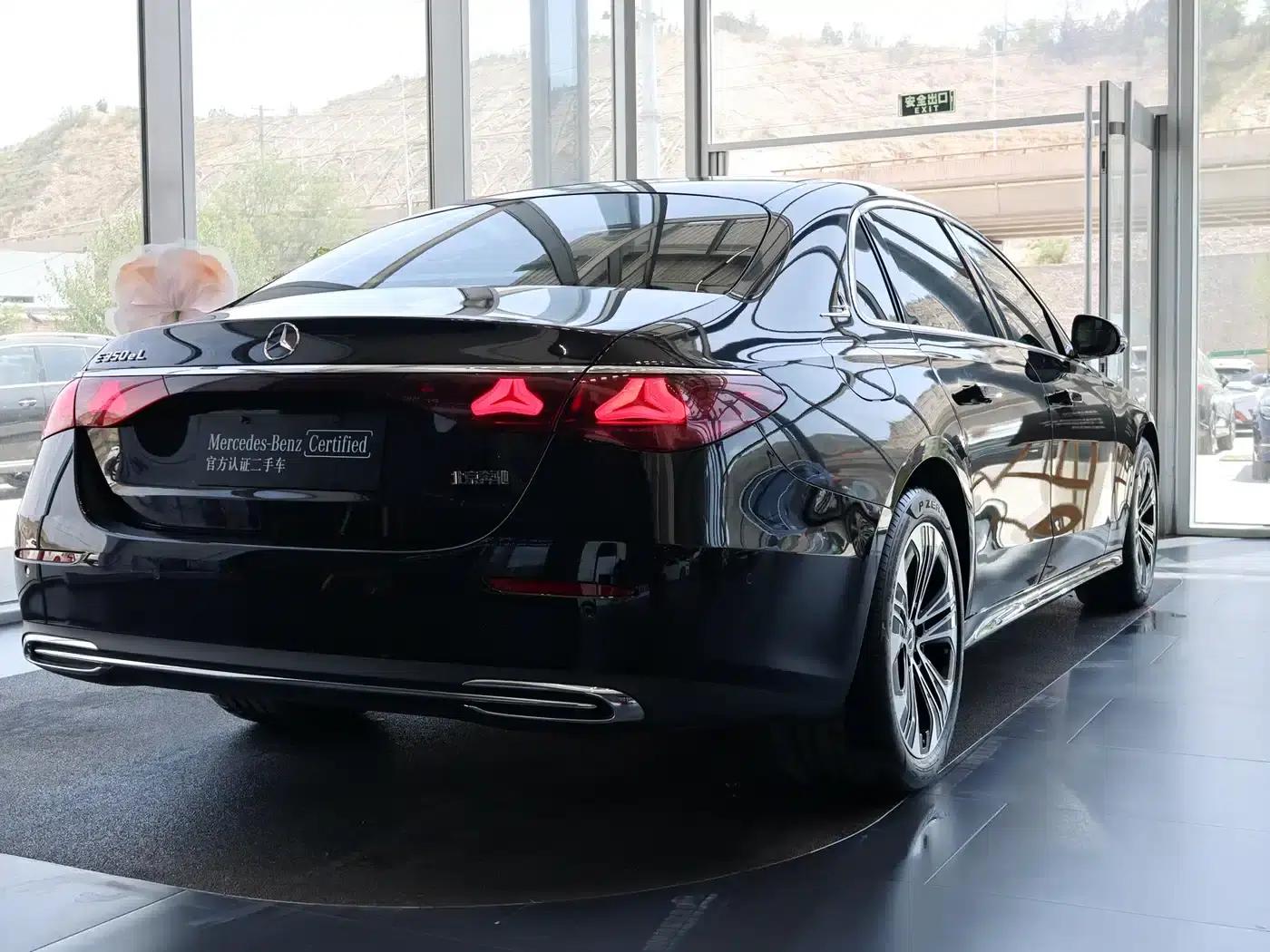 Mercedes-Benz E-Class PHEV 2024 E 350 e L Plug-in Hybrid Sedan — миниатюра 9