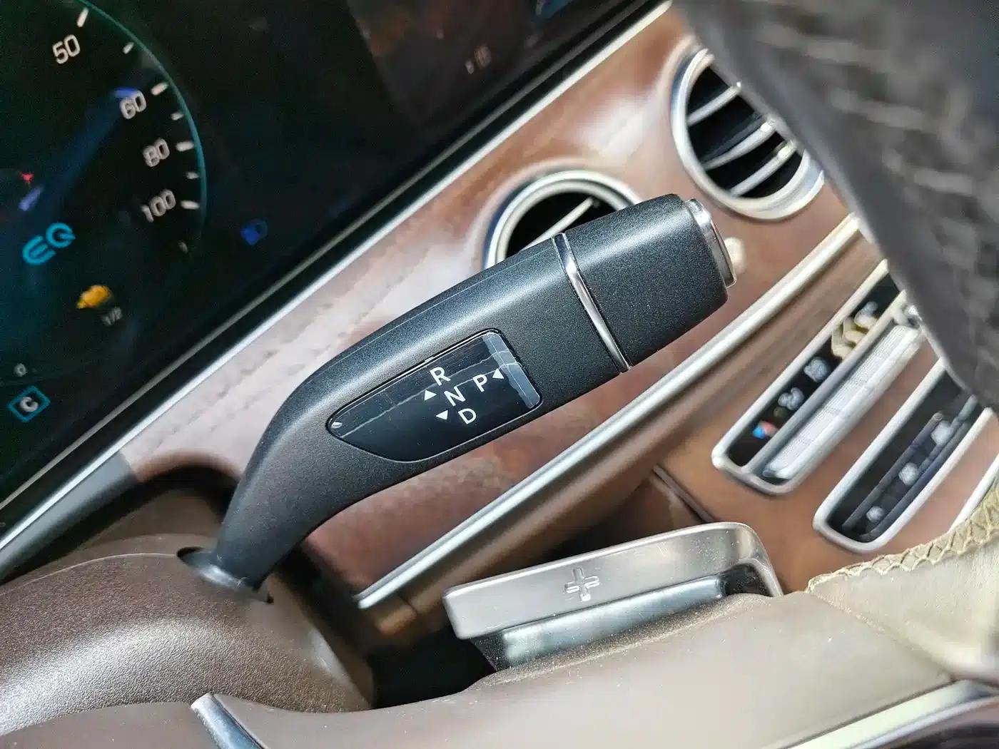 Mercedes-Benz E-Class PHEV 2022 Facelift E 350 e L Plug-in Hybrid Sedan — миниатюра 15