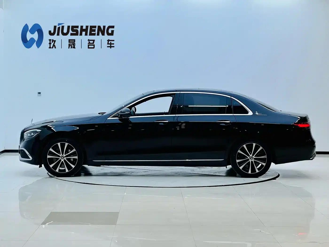 Mercedes-Benz E-Class PHEV 2022 Facelift E 350 e L Plug-in Hybrid Sedan — миниатюра 5