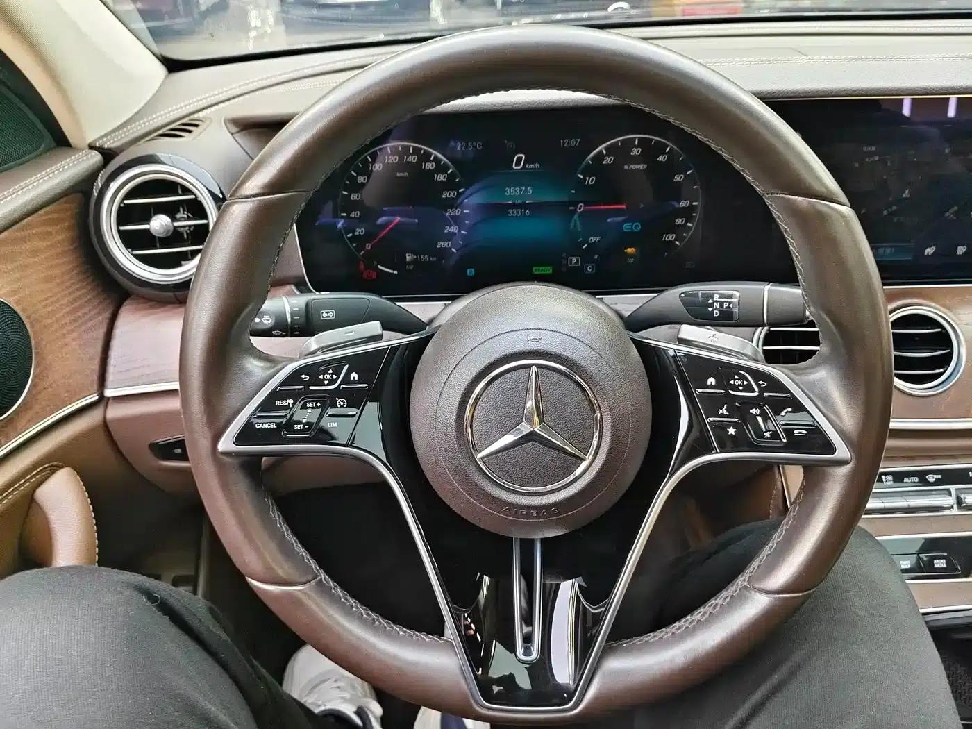 Mercedes-Benz E-Class PHEV 2022 Facelift E 350 e L Plug-in Hybrid Sedan — миниатюра 8