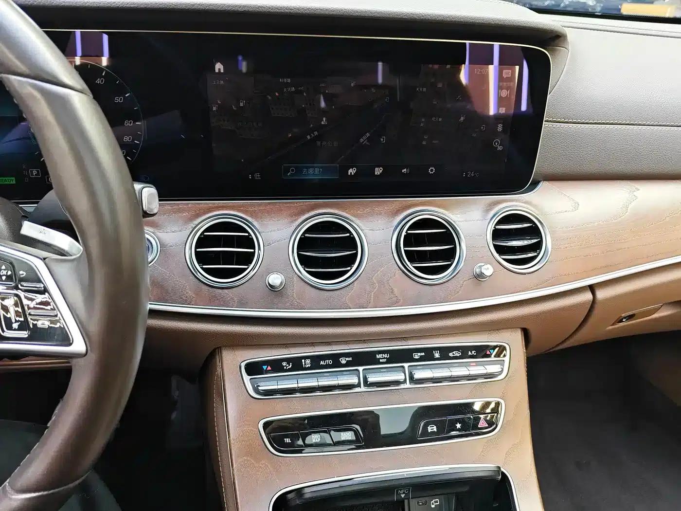 Mercedes-Benz E-Class PHEV 2022 Facelift E 350 e L Plug-in Hybrid Sedan — миниатюра 9