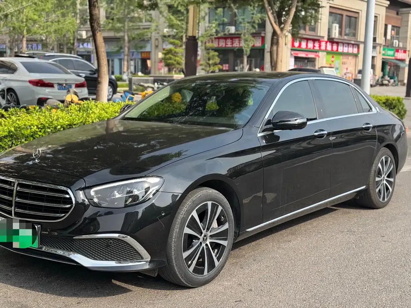 Mercedes-Benz E-Class PHEV 2022 Facelift E 350 e L Plug-in Hybrid Sedan — миниатюра 1