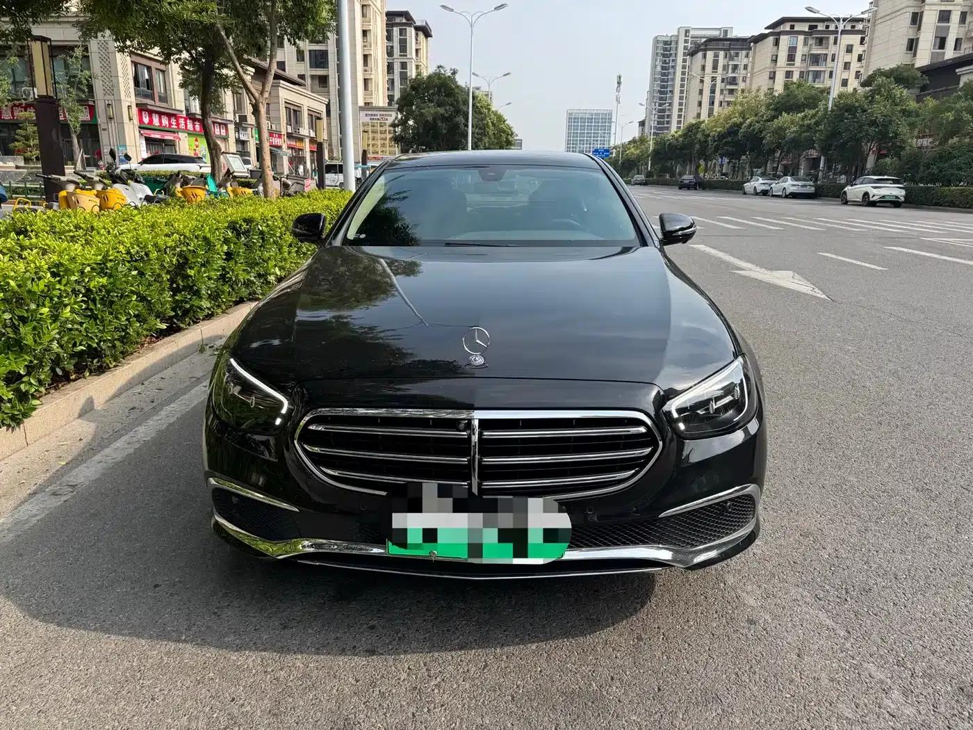 Mercedes-Benz E-Class PHEV 2022 Facelift E 350 e L Plug-in Hybrid Sedan — миниатюра 2