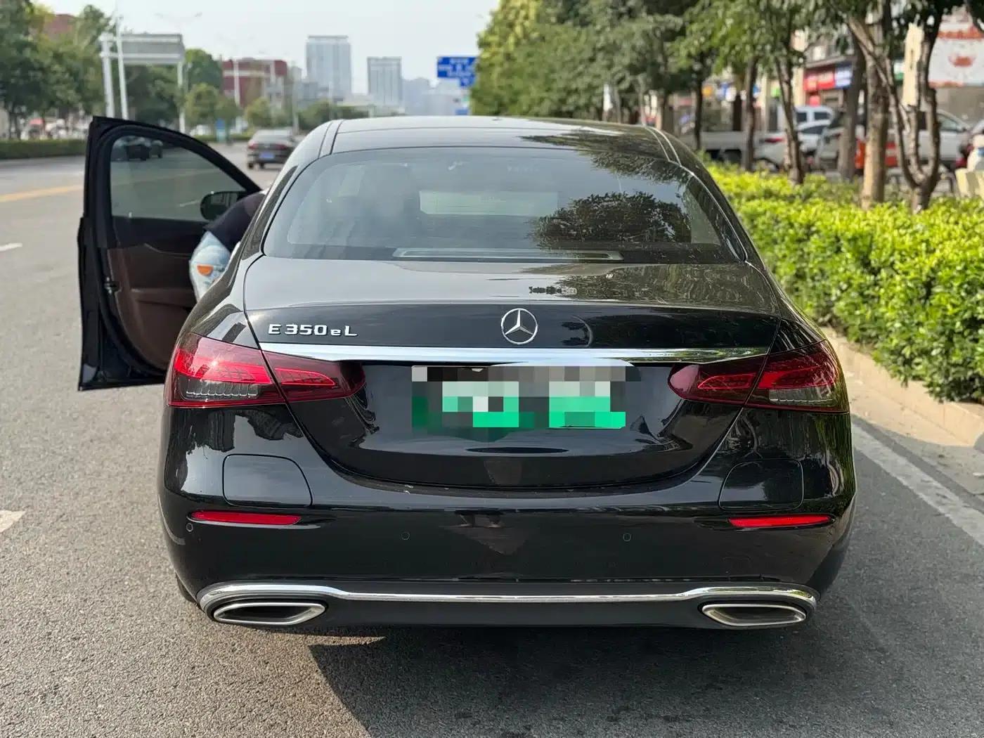 Mercedes-Benz E-Class PHEV 2022 Facelift E 350 e L Plug-in Hybrid Sedan — миниатюра 6