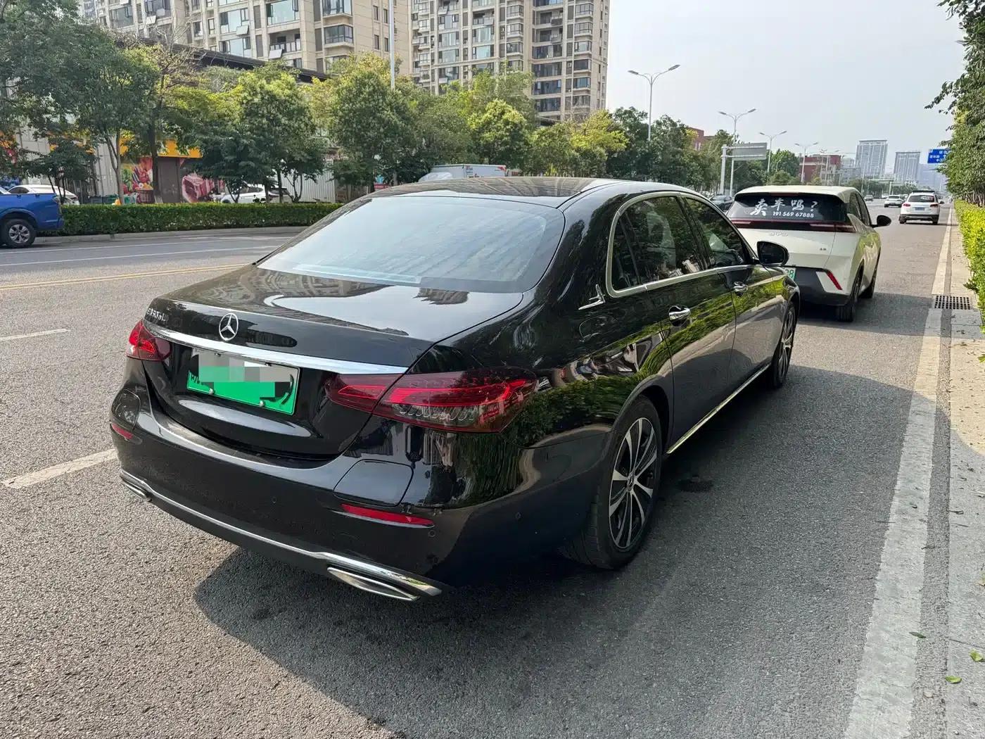 Mercedes-Benz E-Class PHEV 2022 Facelift E 350 e L Plug-in Hybrid Sedan — миниатюра 7