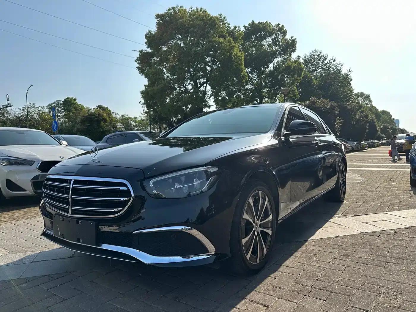 Mercedes-Benz E-Class PHEV 2022 Facelift E 350 e L Plug-in Hybrid Sedan — миниатюра 1