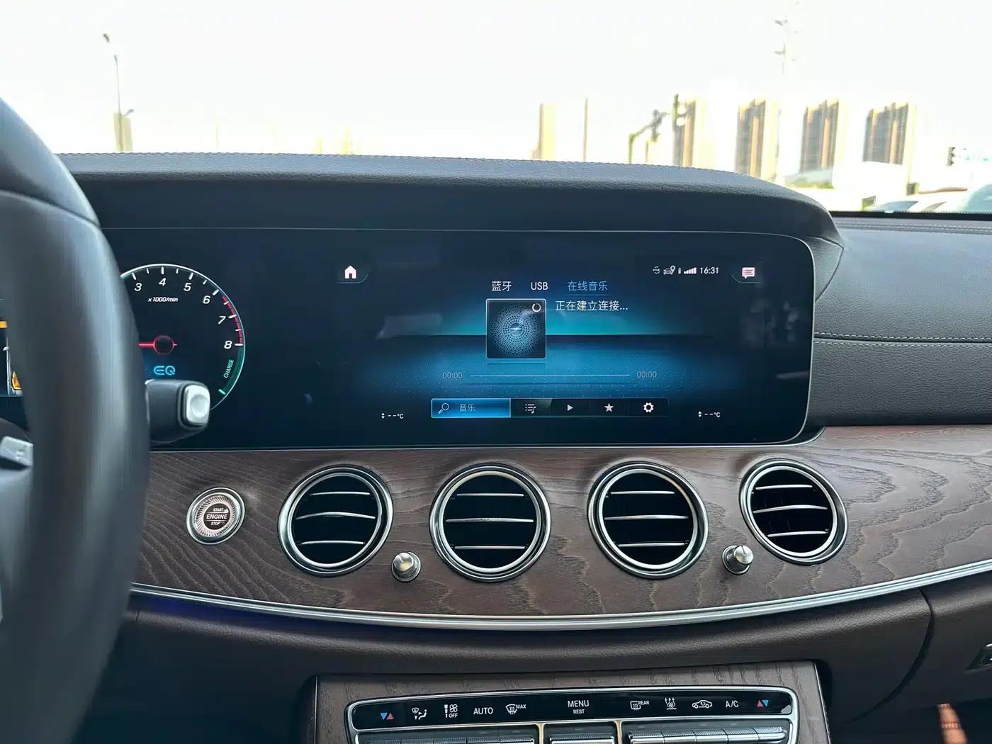Mercedes-Benz E-Class PHEV 2022 Facelift E 350 e L Plug-in Hybrid Sedan — миниатюра 20