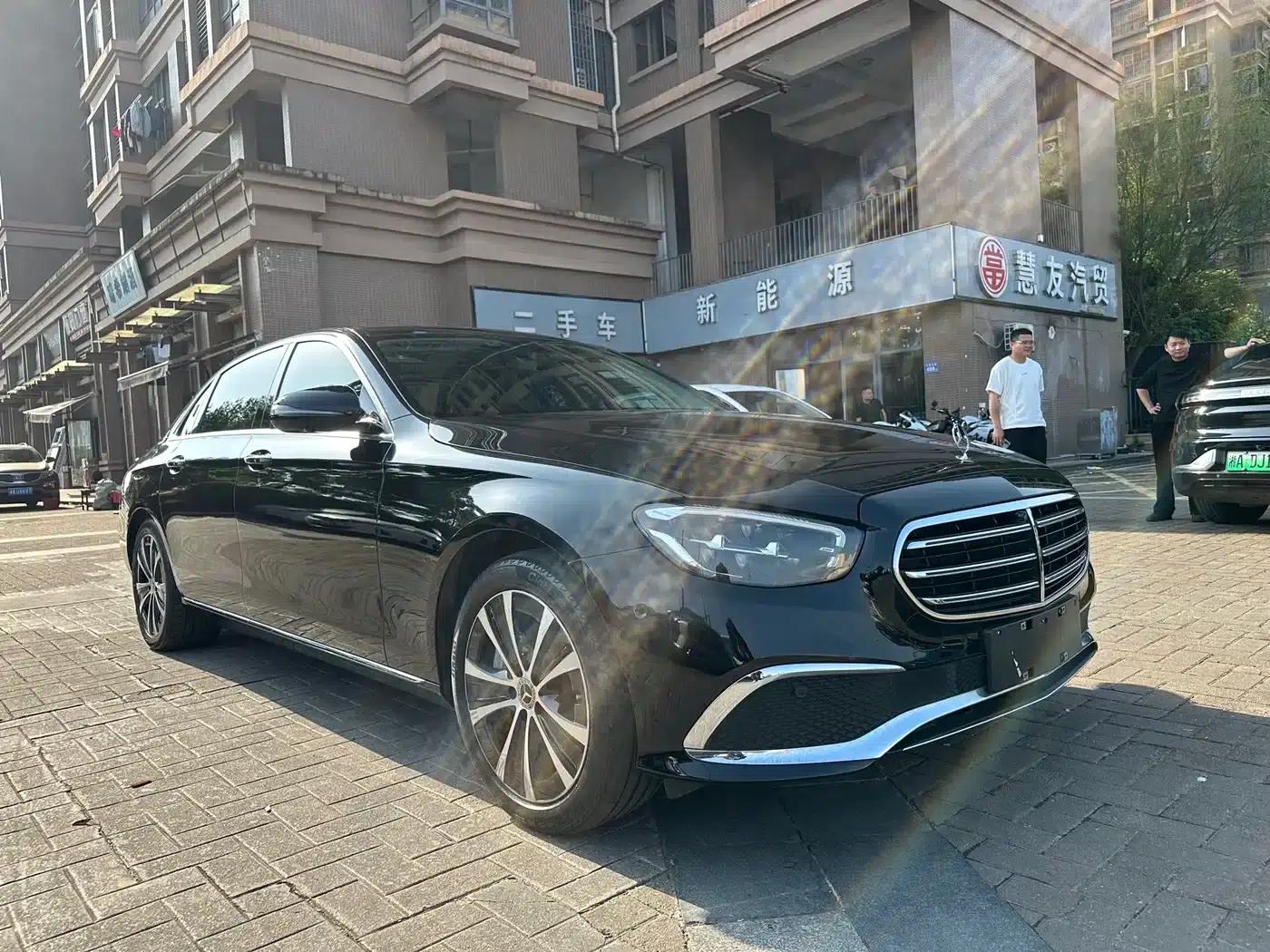 Mercedes-Benz E-Class PHEV 2022 Facelift E 350 e L Plug-in Hybrid Sedan — миниатюра 3