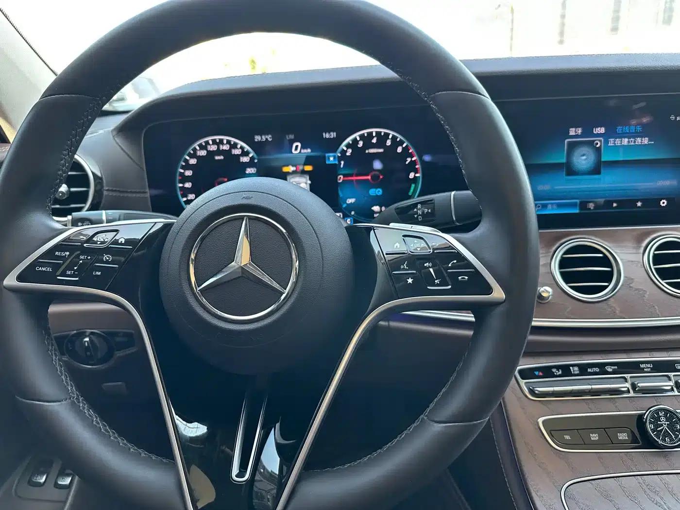 Mercedes-Benz E-Class PHEV 2022 Facelift E 350 e L Plug-in Hybrid Sedan — миниатюра 21