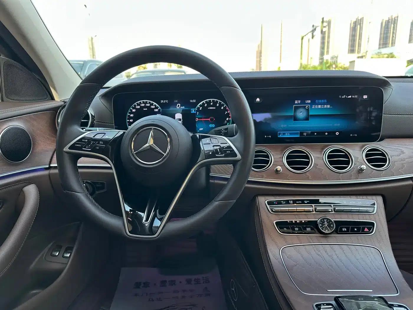 Mercedes-Benz E-Class PHEV 2022 Facelift E 350 e L Plug-in Hybrid Sedan — миниатюра 23