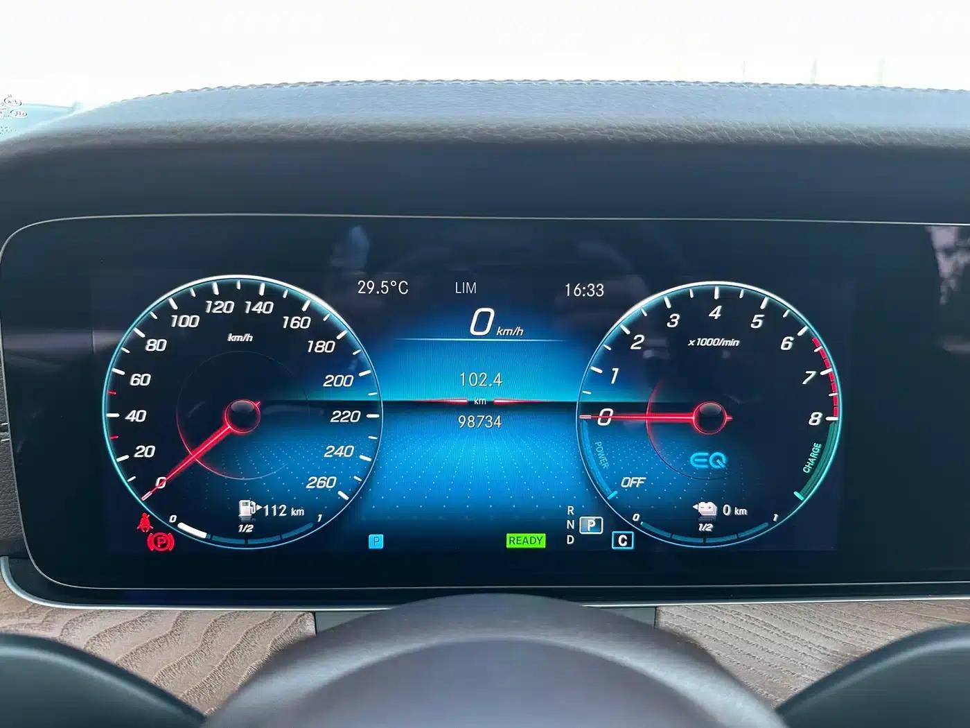 Mercedes-Benz E-Class PHEV 2022 Facelift E 350 e L Plug-in Hybrid Sedan — миниатюра 27