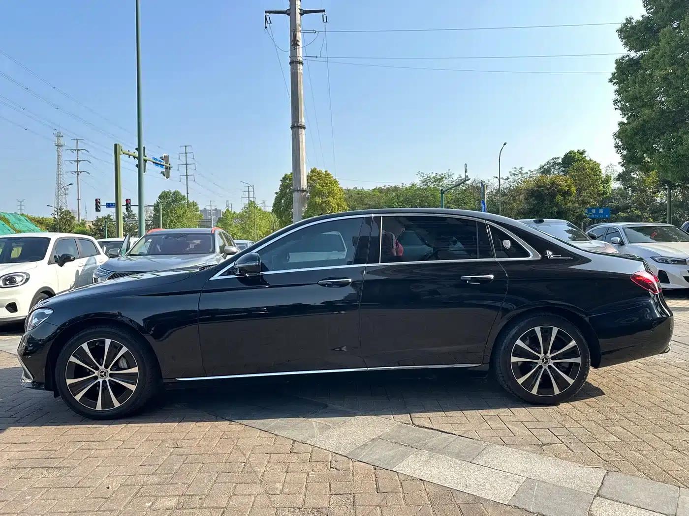 Mercedes-Benz E-Class PHEV 2022 Facelift E 350 e L Plug-in Hybrid Sedan — миниатюра 4