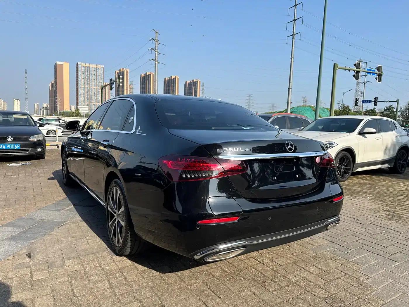Mercedes-Benz E-Class PHEV 2022 Facelift E 350 e L Plug-in Hybrid Sedan — миниатюра 5