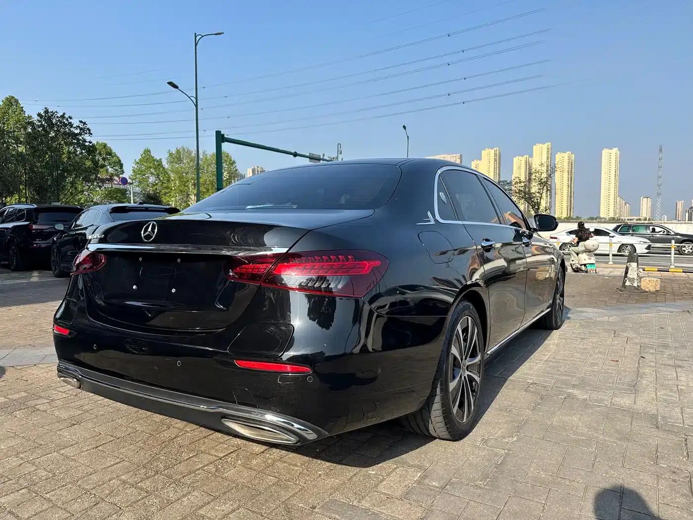 Mercedes-Benz E-Class PHEV 2022 Facelift E 350 e L Plug-in Hybrid Sedan — миниатюра 7