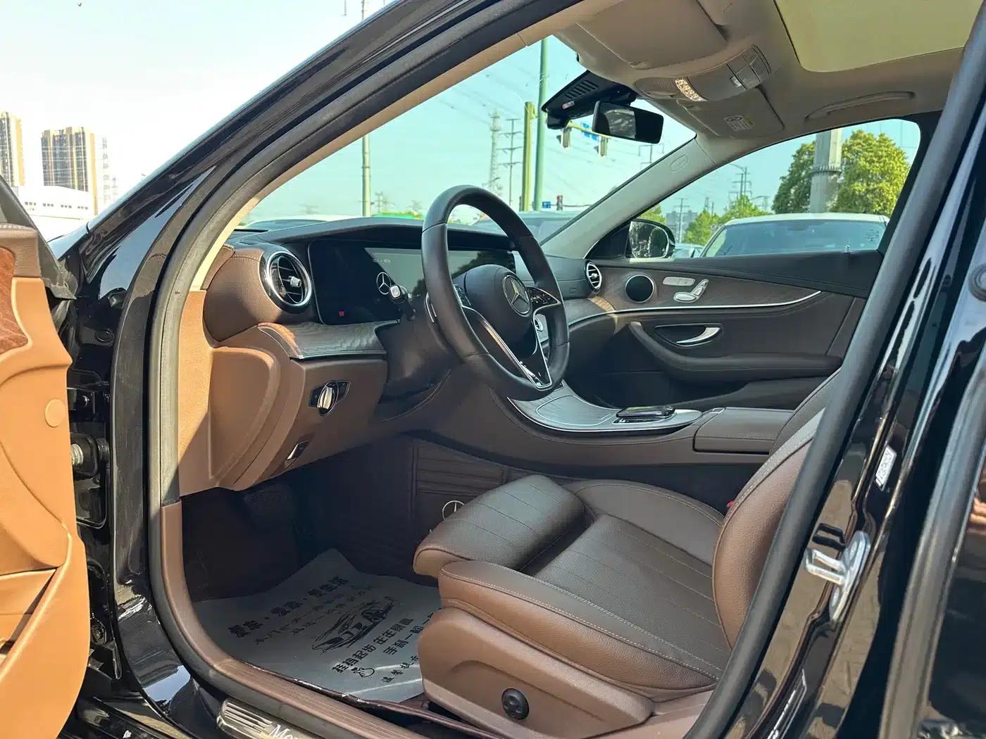 Mercedes-Benz E-Class PHEV 2022 Facelift E 350 e L Plug-in Hybrid Sedan — миниатюра 9