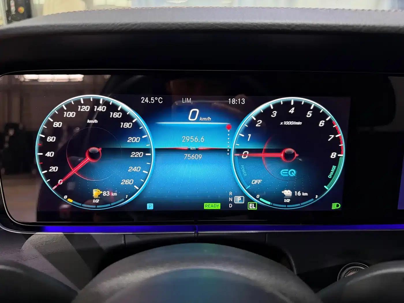 Mercedes-Benz E-Class PHEV 2023 E 350 e L Plug-in Hybrid Sports Sedan — миниатюра 13