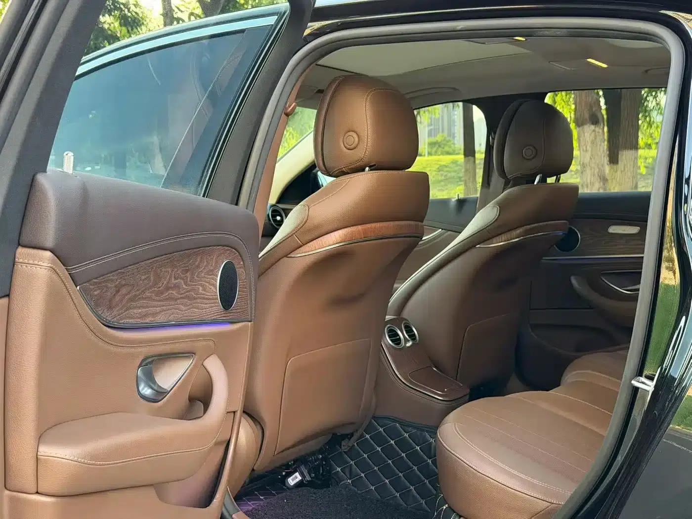 Mercedes-Benz E-Class PHEV 2022 E 350 e L Plug-in Hybrid Sedan — миниатюра 5