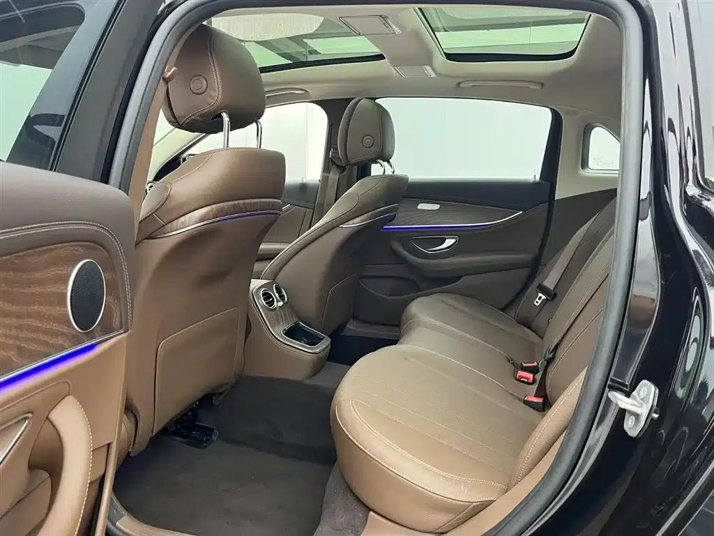 Mercedes-Benz E-Class PHEV 2023 E 350 e L Plug-in Hybrid Sedan — миниатюра 7