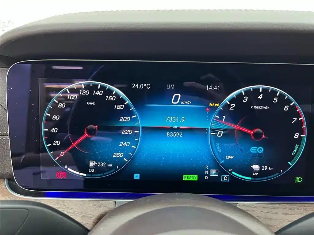 Mercedes-Benz E-Class PHEV 2023 E 350 e L Plug-in Hybrid Sedan — миниатюра 9