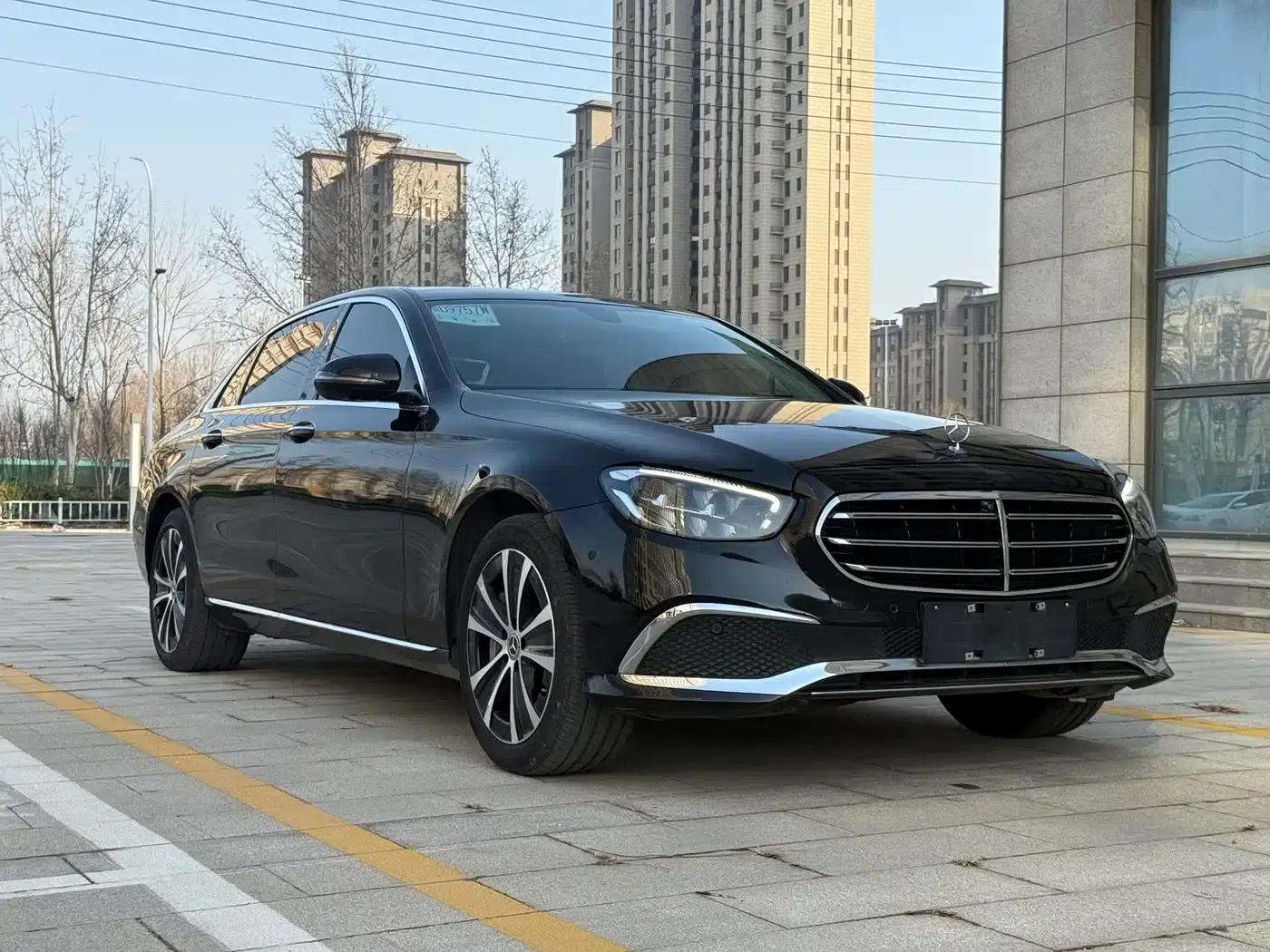 Mercedes-Benz E-Class PHEV 2022 E 350 e L Plug-in Hybrid Sedan — миниатюра 1