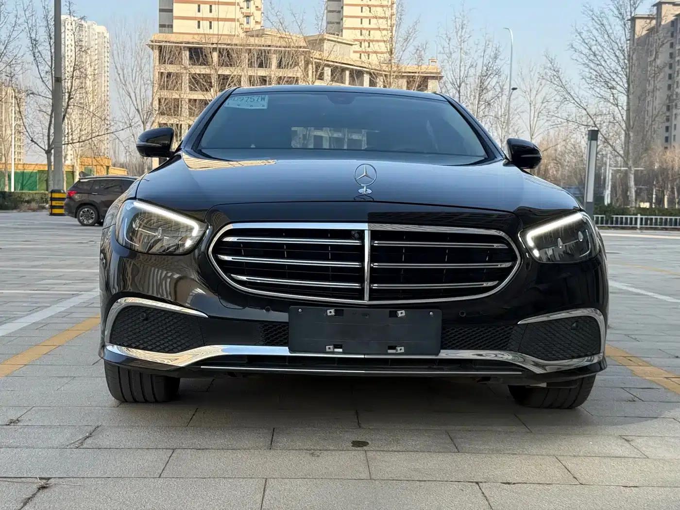 Mercedes-Benz E-Class PHEV 2022 E 350 e L Plug-in Hybrid Sedan — миниатюра 2