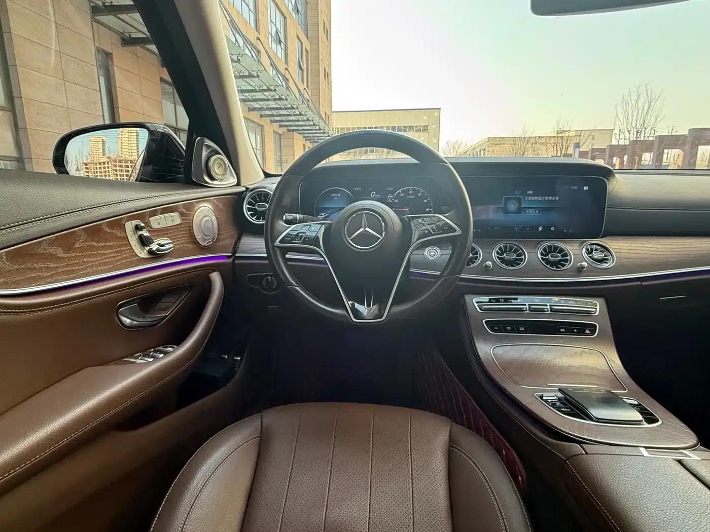 Mercedes-Benz E-Class PHEV 2022 E 350 e L Plug-in Hybrid Sedan — миниатюра 14