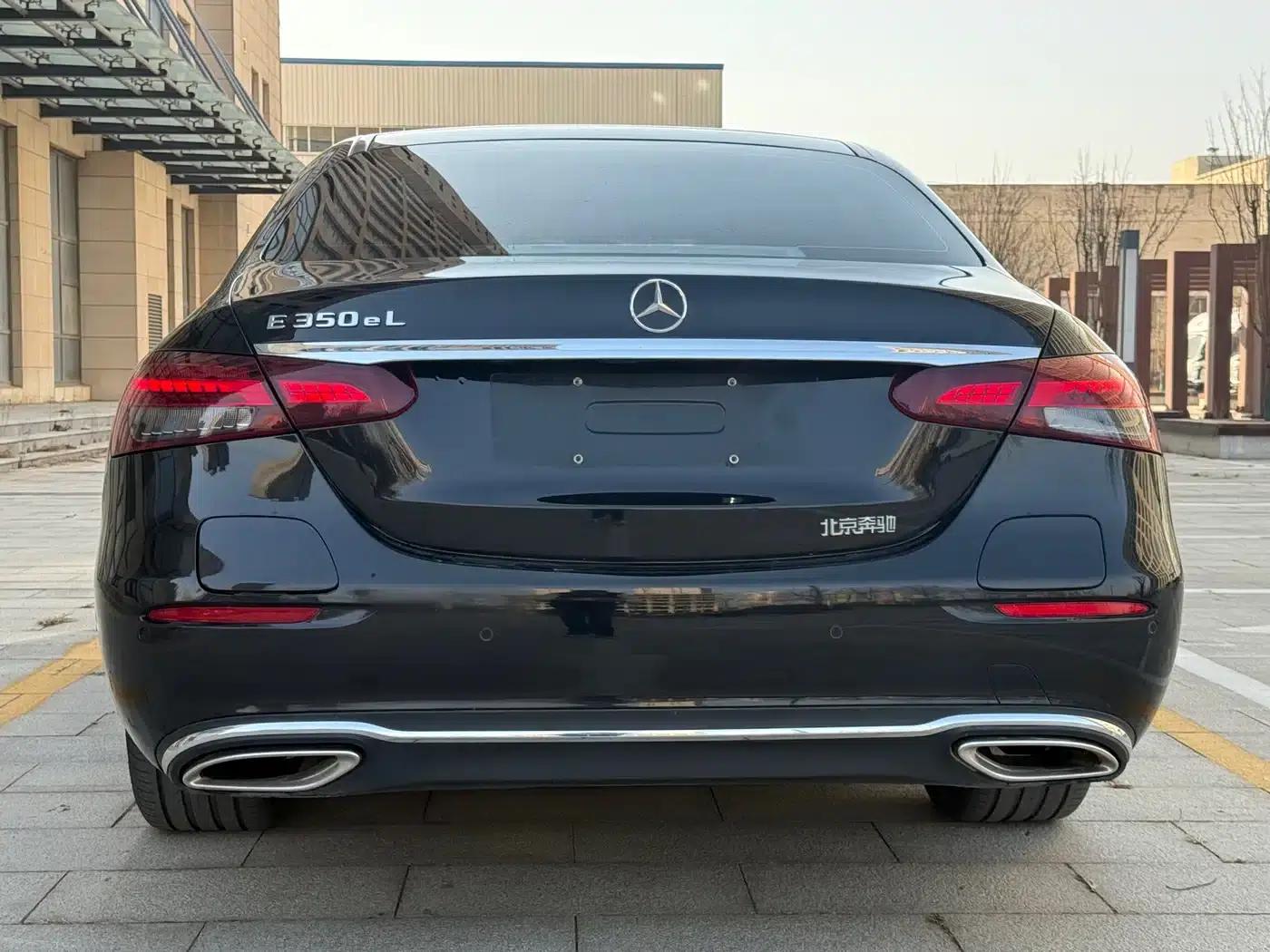 Mercedes-Benz E-Class PHEV 2022 E 350 e L Plug-in Hybrid Sedan — миниатюра 16
