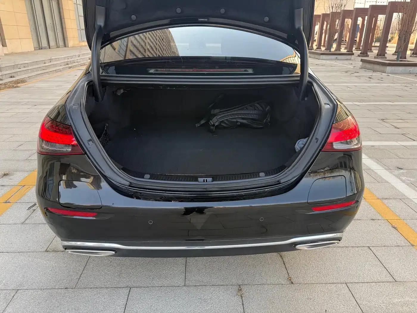 Mercedes-Benz E-Class PHEV 2022 E 350 e L Plug-in Hybrid Sedan — миниатюра 17