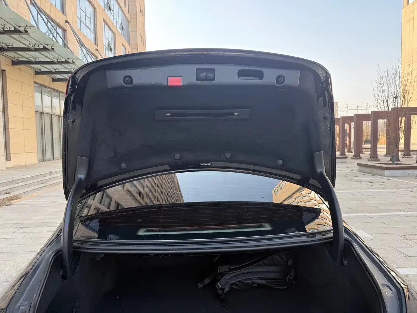 Mercedes-Benz E-Class PHEV 2022 E 350 e L Plug-in Hybrid Sedan — миниатюра 18