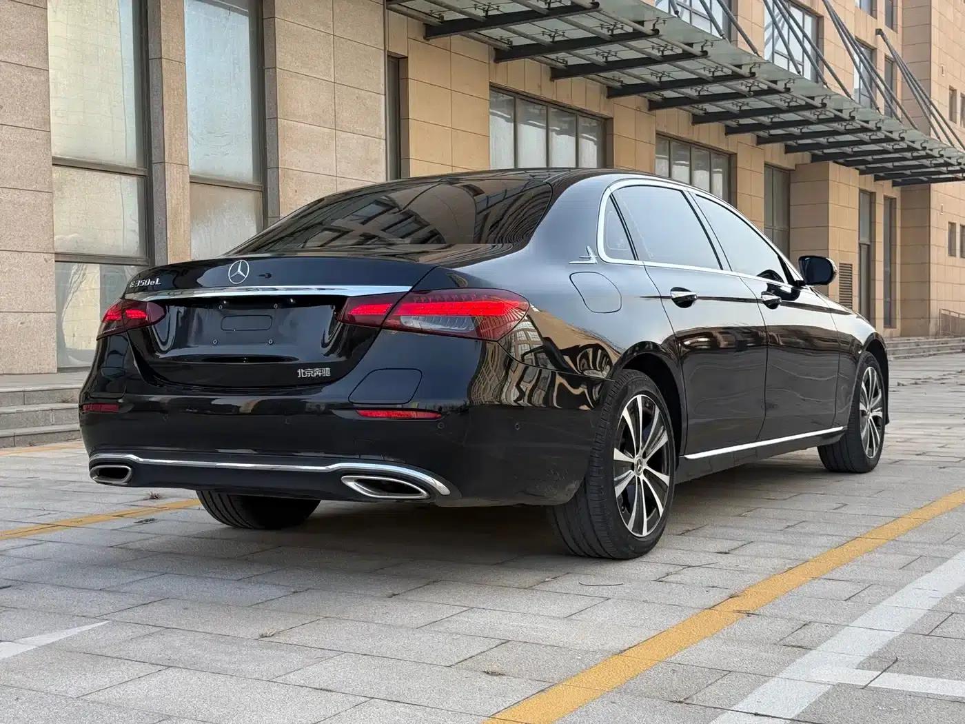 Mercedes-Benz E-Class PHEV 2022 E 350 e L Plug-in Hybrid Sedan — миниатюра 19