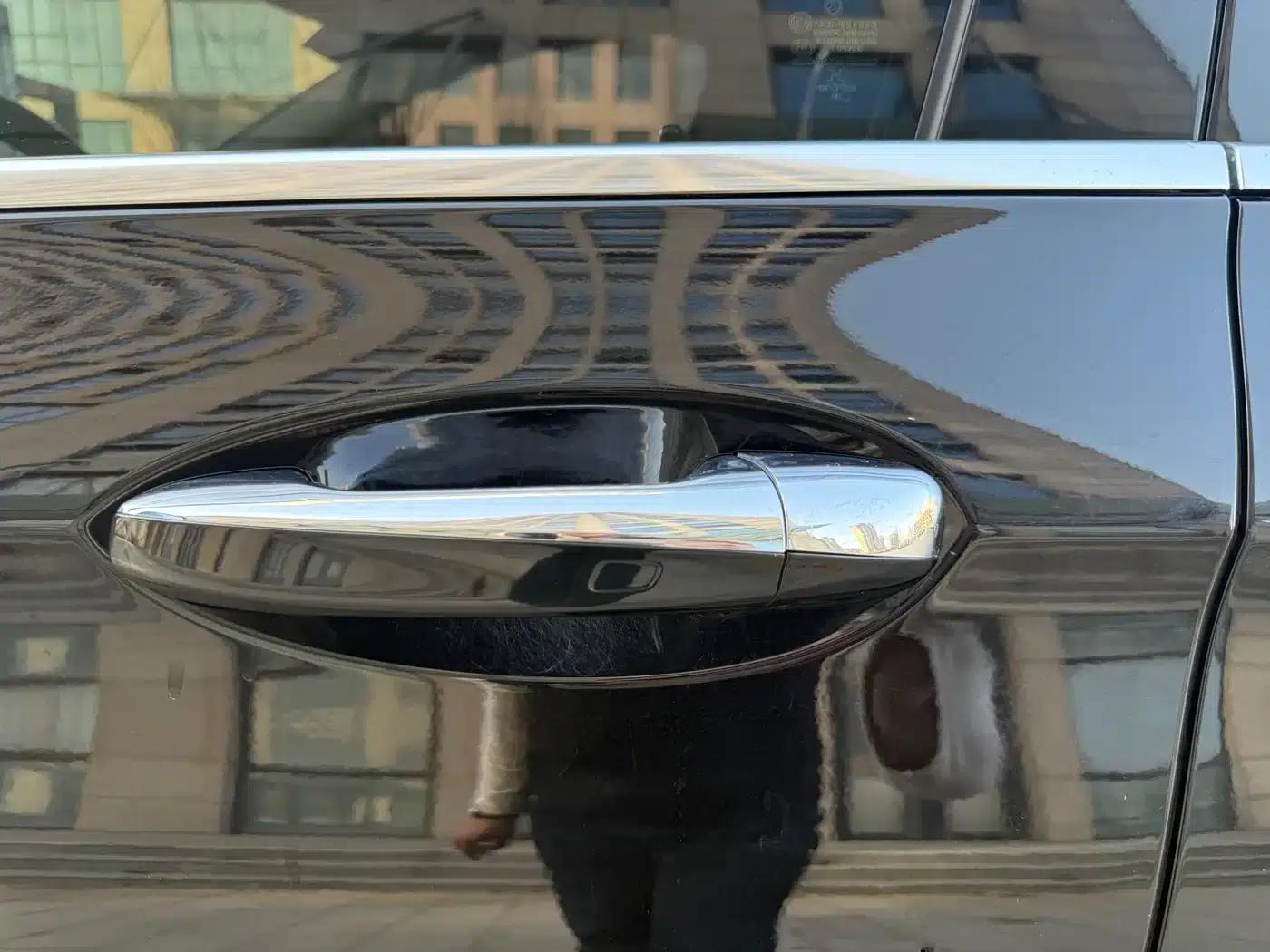 Mercedes-Benz E-Class PHEV 2022 E 350 e L Plug-in Hybrid Sedan — миниатюра 6