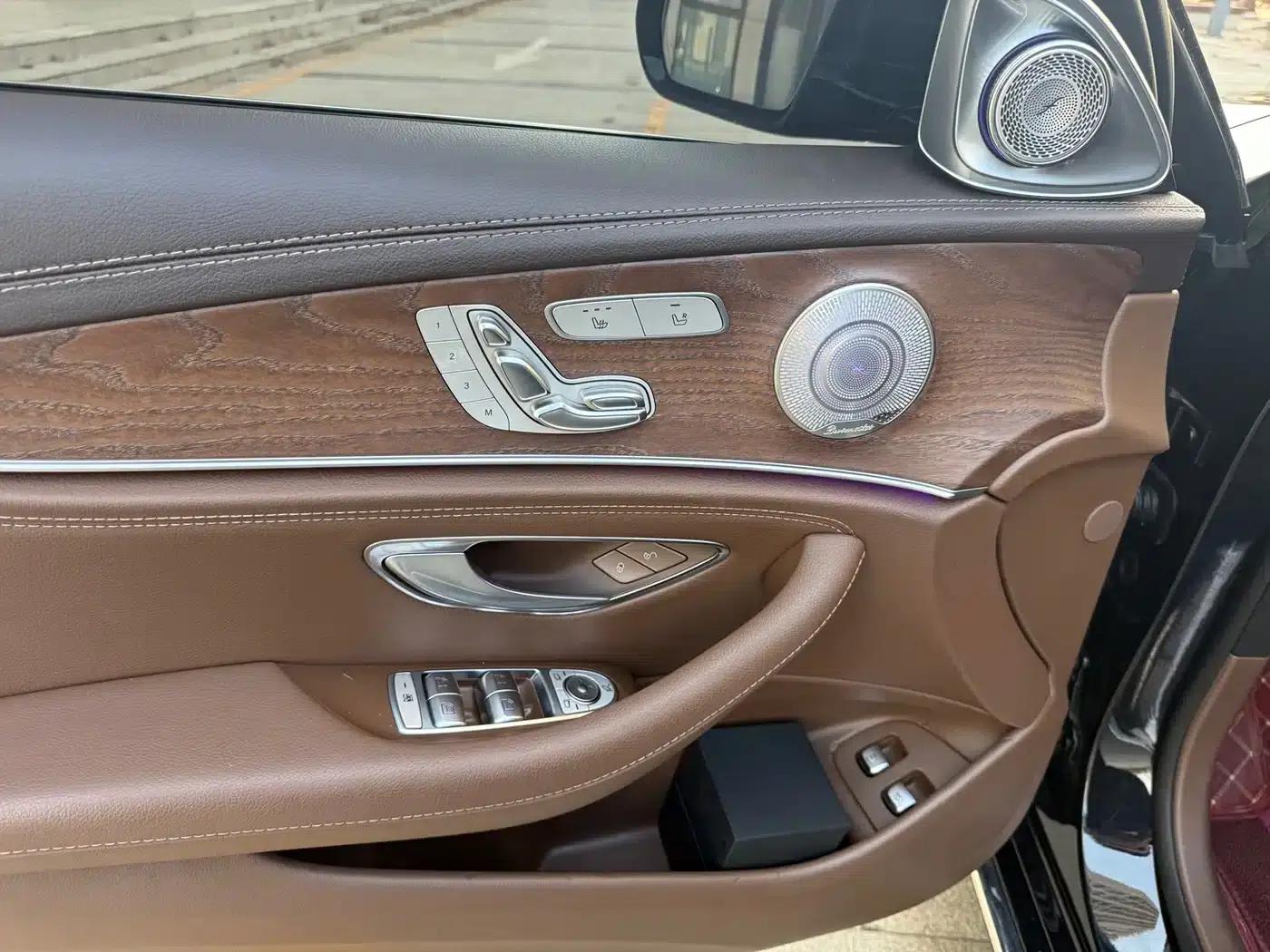 Mercedes-Benz E-Class PHEV 2022 E 350 e L Plug-in Hybrid Sedan — миниатюра 7