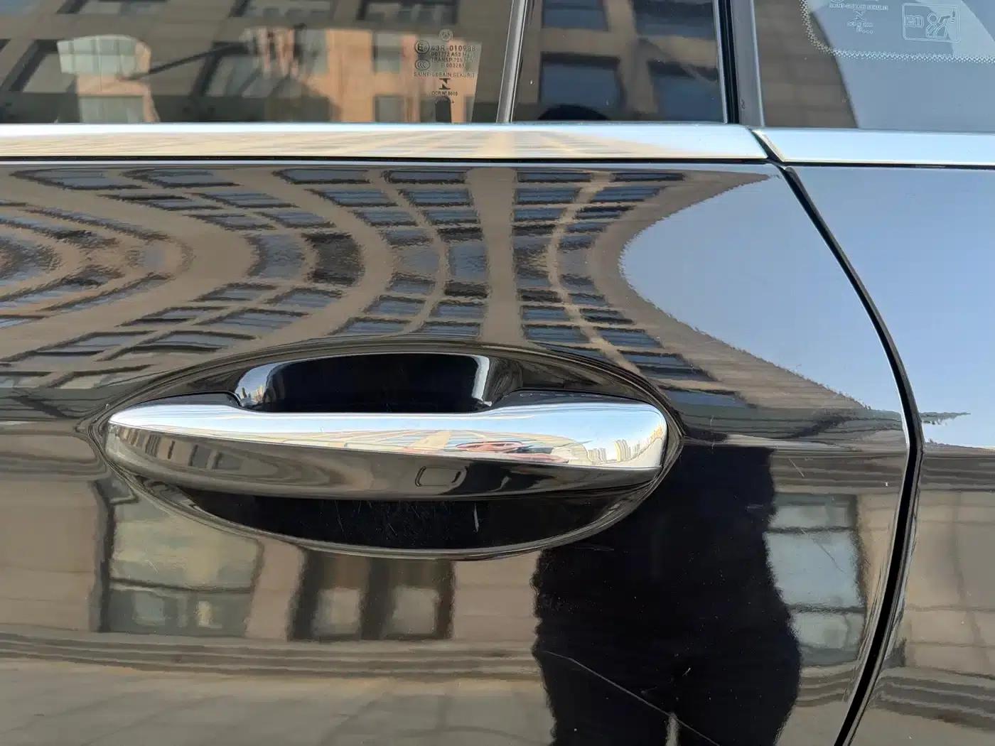 Mercedes-Benz E-Class PHEV 2022 E 350 e L Plug-in Hybrid Sedan — миниатюра 10