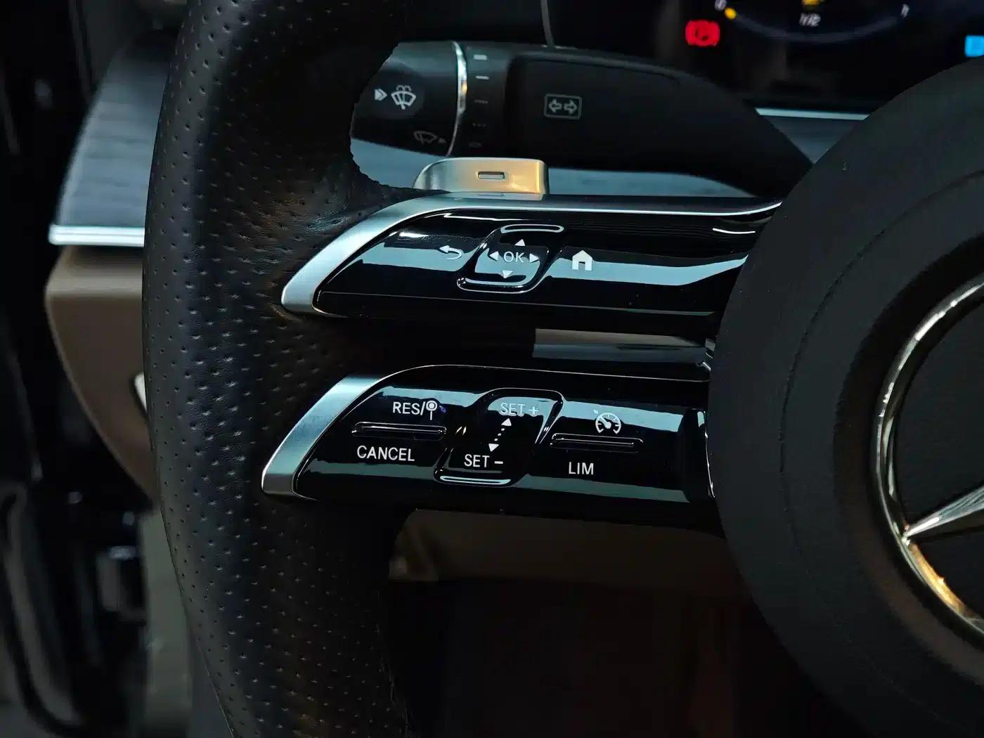 Mercedes-Benz E-Class PHEV 2022 Facelift E 350 e L Plug-in Hybrid Sports Sedan — миниатюра 12