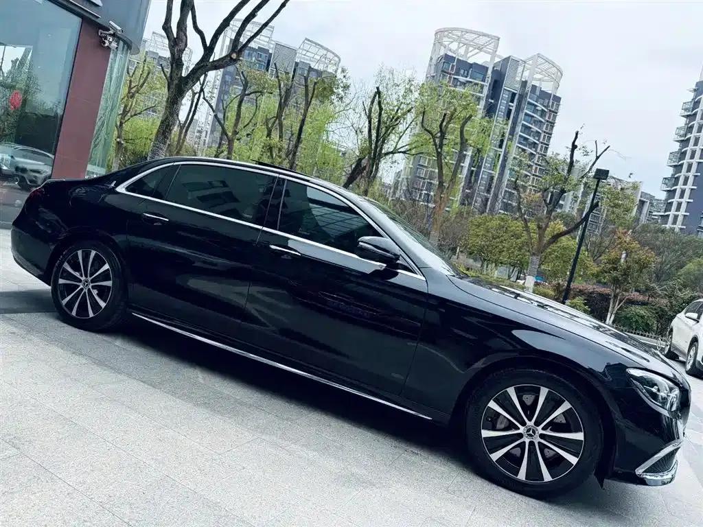 Mercedes-Benz E-Class PHEV 2022 Facelift E 350 e L Plug-in Hybrid Sedan — миниатюра 2